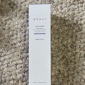 Monat Be Balanced Foamy Cleanser - White